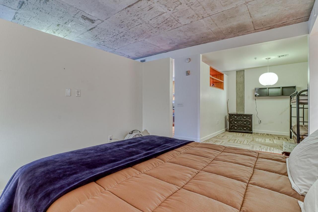 Отель Oak Street Lofts Худ-Ривер Экстерьер фото