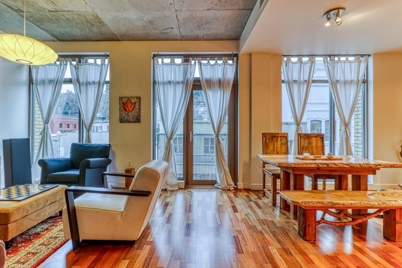 Отель Oak Street Lofts Худ-Ривер Экстерьер фото