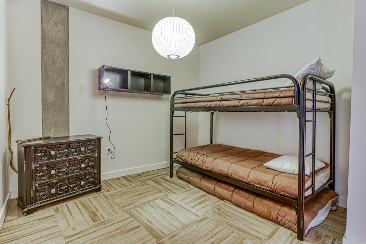 Отель Oak Street Lofts Худ-Ривер Экстерьер фото