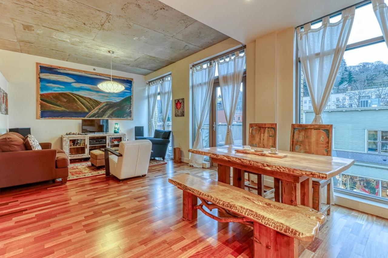 Отель Oak Street Lofts Худ-Ривер Экстерьер фото